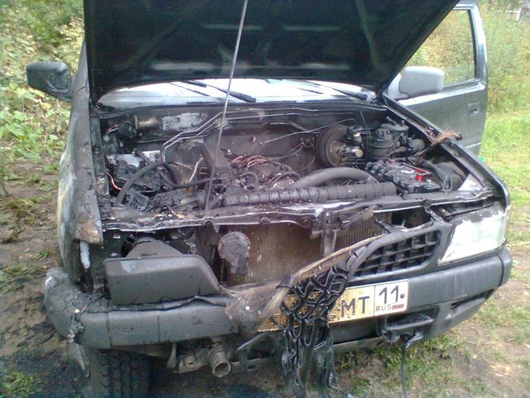 "Опел" се подпали в движение и изгоря на път за Чуково 