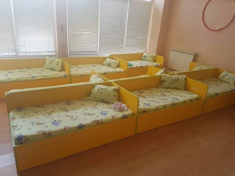 Обединени настоятелство, бизнес и община подмениха леглата в Детска градина „Осми март“