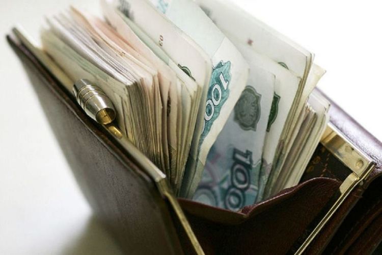 Развалят магия с 6000 евро под възглавницата