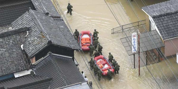 Потоп в Япония, евакуират 240 хил. заради наводнения