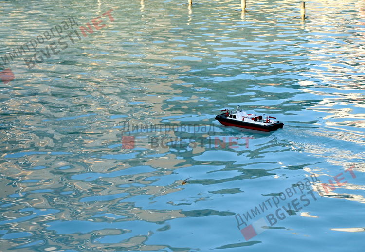 Моторници плуваха в центъра на Димитровград