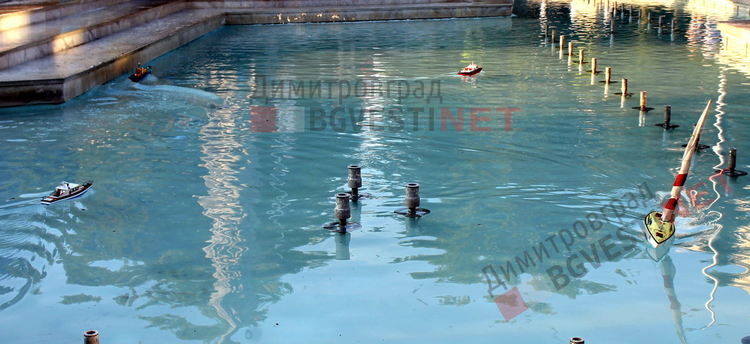 Моторници плуваха в центъра на Димитровград