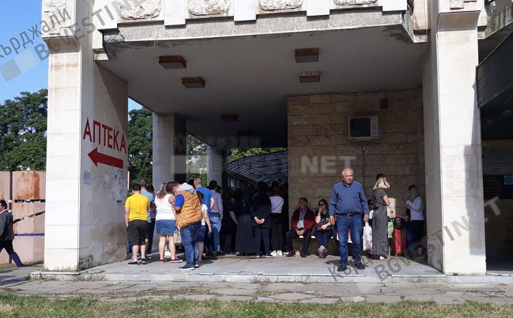 Горещи страсти пред Паспортна служба, кърджалиец налага нашенка, съдят го
