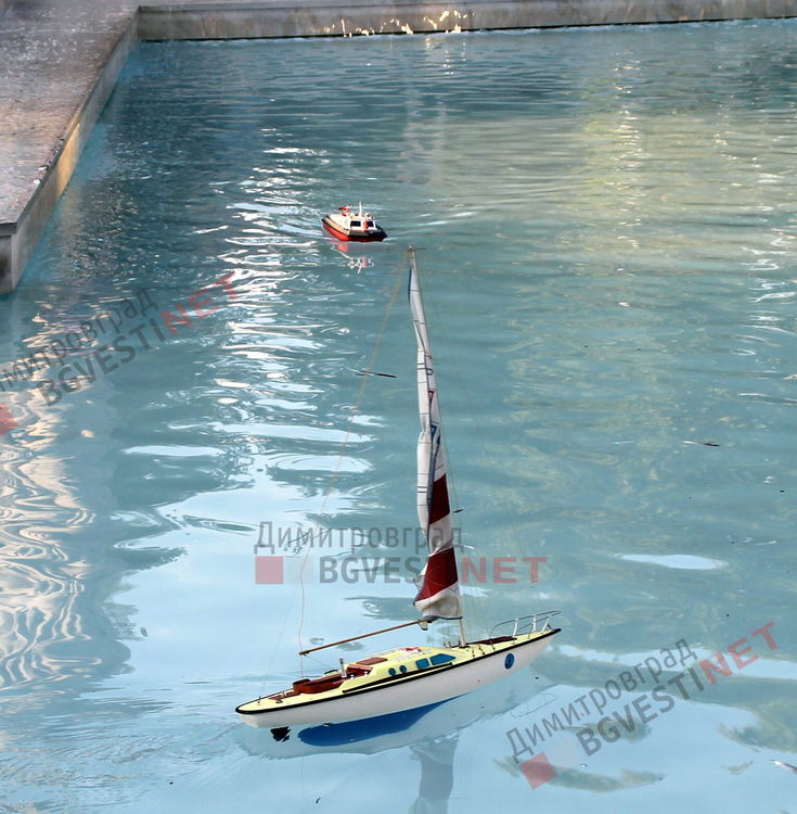 Моторници плуваха в центъра на Димитровград