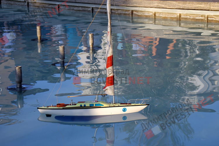 Моторници плуваха в центъра на Димитровград