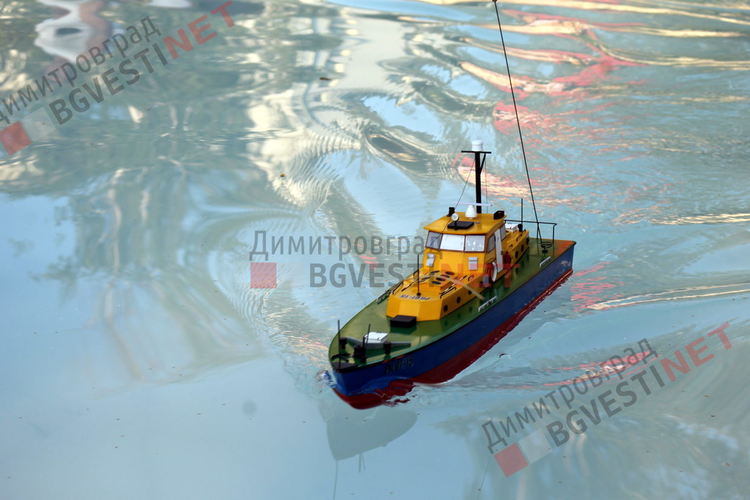 Моторници плуваха в центъра на Димитровград