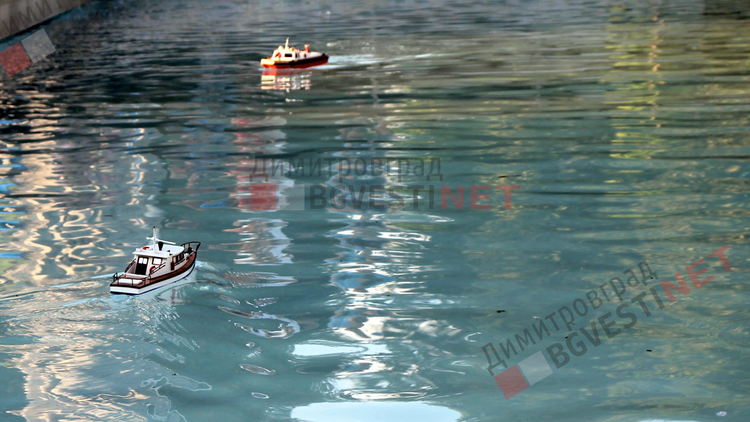 Моторници плуваха в центъра на Димитровград