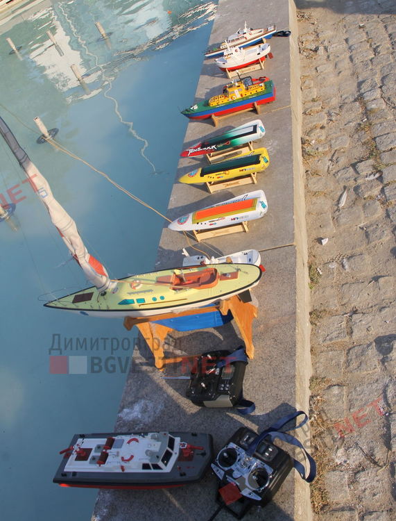 Моторници плуваха в центъра на Димитровград