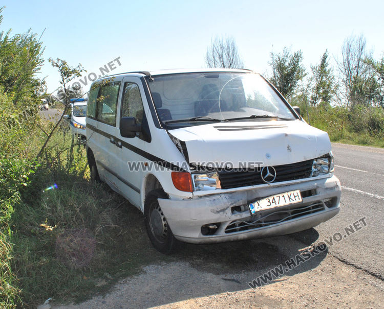 Два Мерцедеса и Фолксваген във верижна катастрофа край Конуш