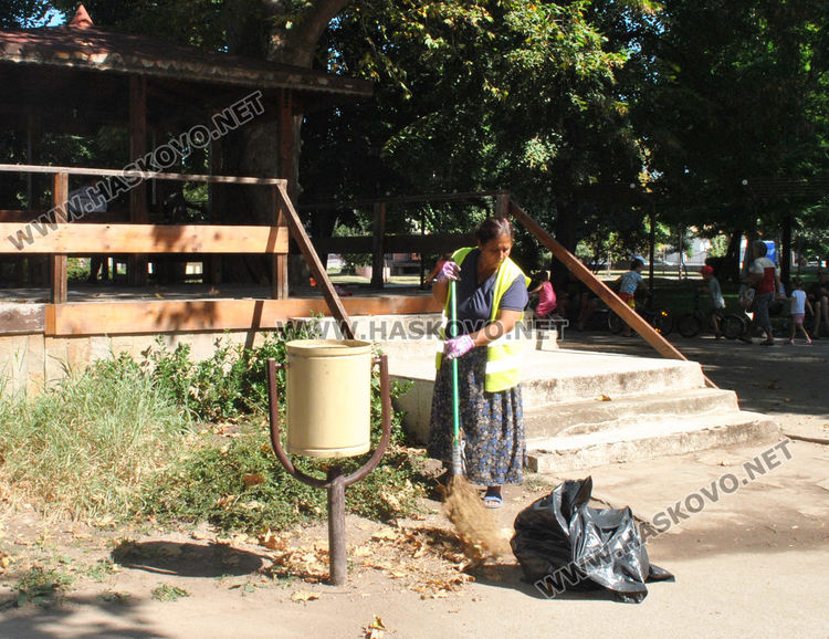 Хасковлийка: Счупена е част от пързалка в Градската градина