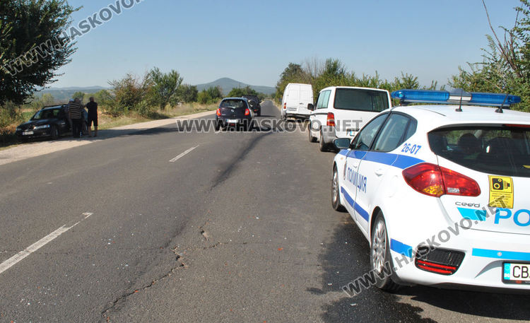 Два Мерцедеса и Фолксваген във верижна катастрофа край Конуш