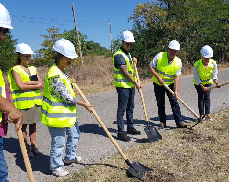 За почти 6,3 млн. лв. ремонтират пътя Дебър - Брягово
