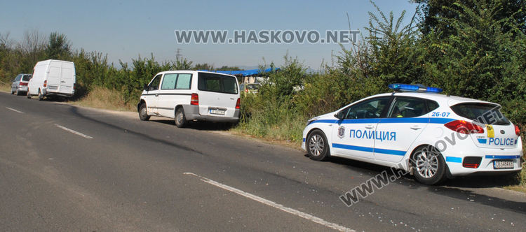 Два Мерцедеса и Фолксваген във верижна катастрофа край Конуш