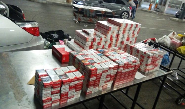 Мъкнат незаконни цигари, опаковани като подаръци
