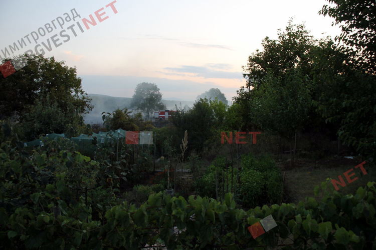 Избухна пожар във вилната зона на Димитровград, изгоря дома на Стефан