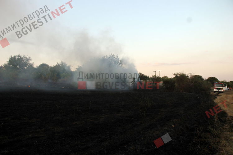 Избухна пожар във вилната зона на Димитровград, изгоря дома на Стефан