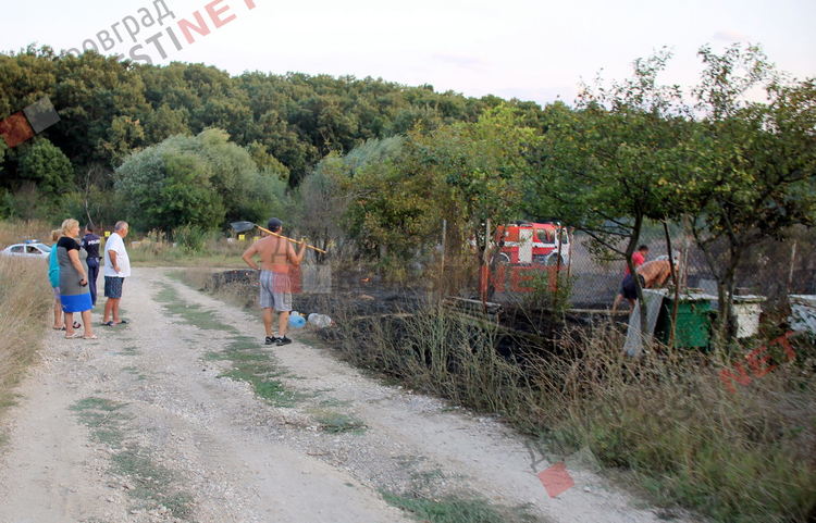 Избухна пожар във вилната зона на Димитровград, изгоря дома на Стефан