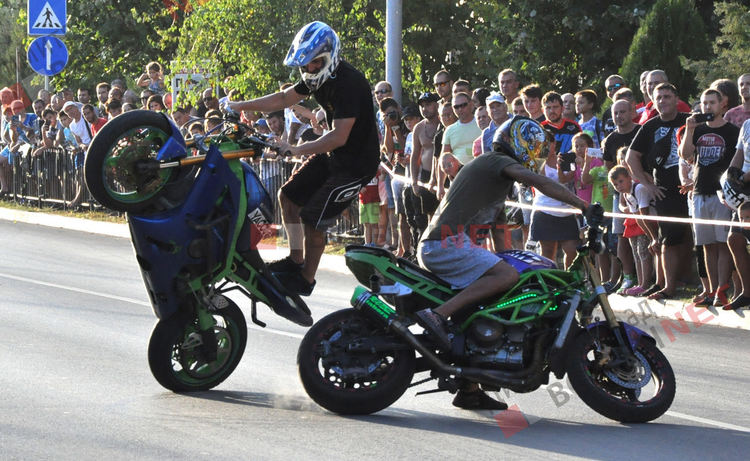 Миризма на изгорял бензин и стопени гуми вдигна адреналина на димитровградчани