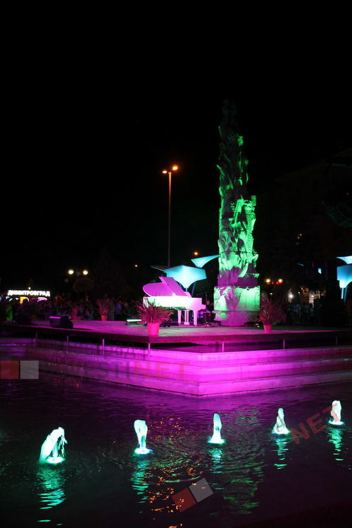 Страхотно парти със Стефан Илчев препълни центъра на Димитровград - гаф пощури публиката