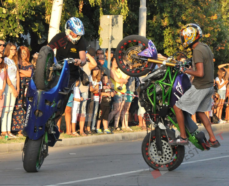 Миризма на изгорял бензин и стопени гуми вдигна адреналина на димитровградчани