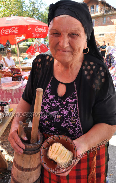Представиха варен булгур, смигдал и сталевско масло на кулинарната благотворителна изложба с автентични рецепти