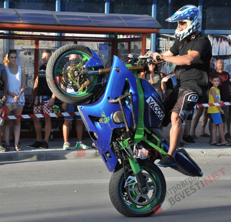 Миризма на изгорял бензин и стопени гуми вдигна адреналина на димитровградчани