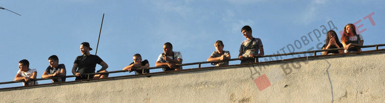 Миризма на изгорял бензин и стопени гуми вдигна адреналина на димитровградчани