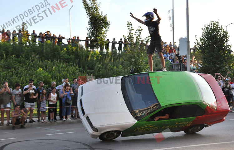 Миризма на изгорял бензин и стопени гуми вдигна адреналина на димитровградчани