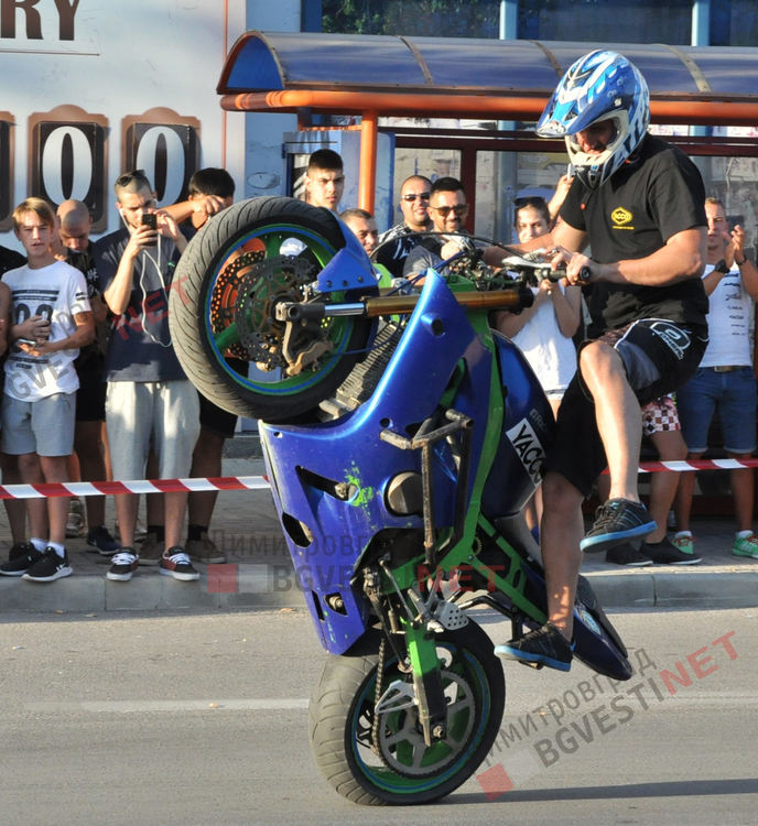 Миризма на изгорял бензин и стопени гуми вдигна адреналина на димитровградчани