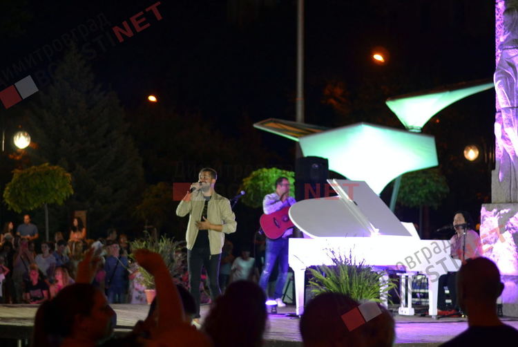 Страхотно парти със Стефан Илчев препълни центъра на Димитровград - гаф пощури публиката