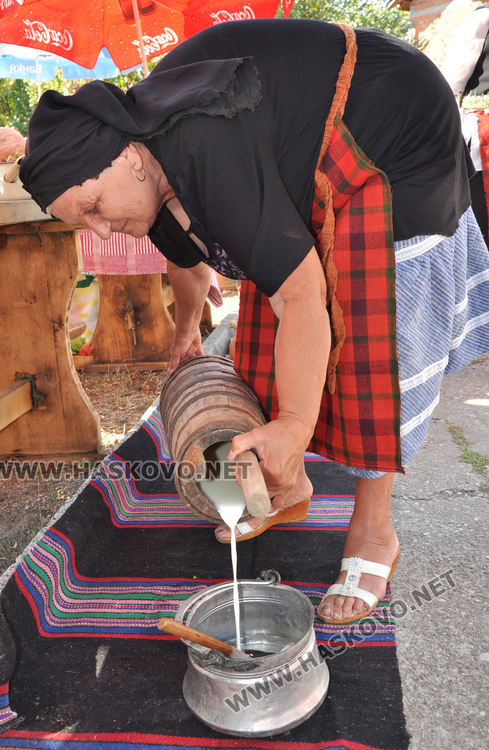 Представиха варен булгур, смигдал и сталевско масло на кулинарната благотворителна изложба с автентични рецепти