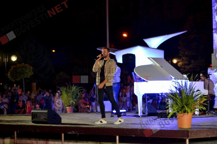 Страхотно парти със Стефан Илчев препълни центъра на Димитровград - гаф пощури публиката