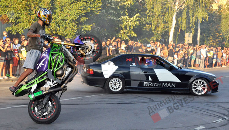 Миризма на изгорял бензин и стопени гуми вдигна адреналина на димитровградчани