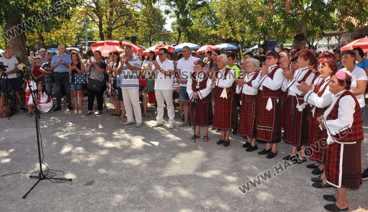Представиха варен булгур, смигдал и сталевско масло на кулинарната благотворителна изложба с автентични рецепти
