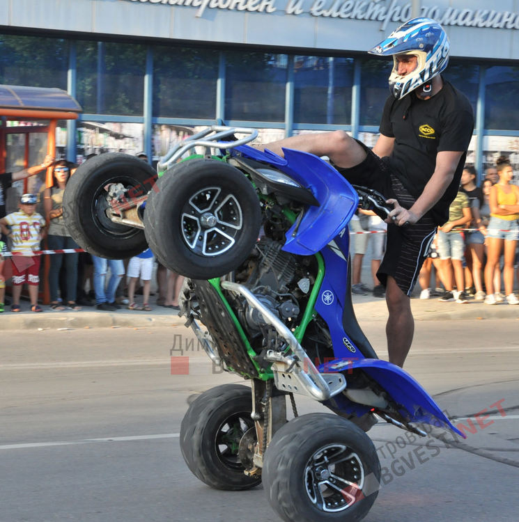 Миризма на изгорял бензин и стопени гуми вдигна адреналина на димитровградчани