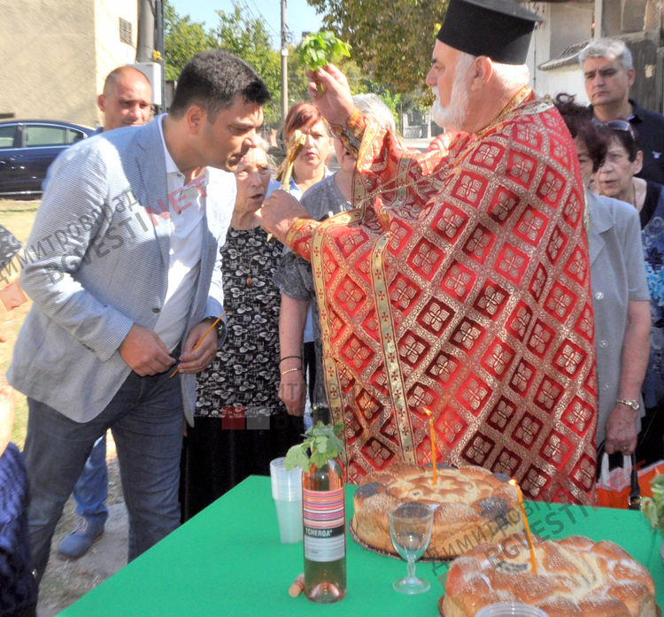 За 6-та поредна година курбан за димитровградчани раздаде кметът Димов