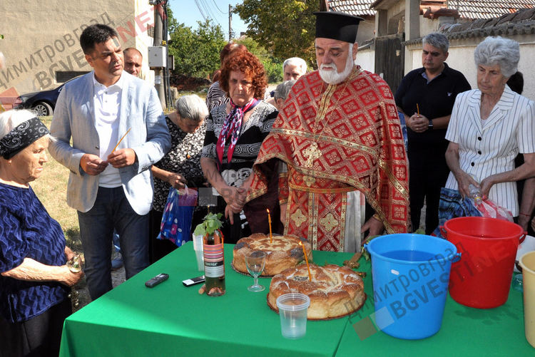 За 6-та поредна година курбан за димитровградчани раздаде кметът Димов
