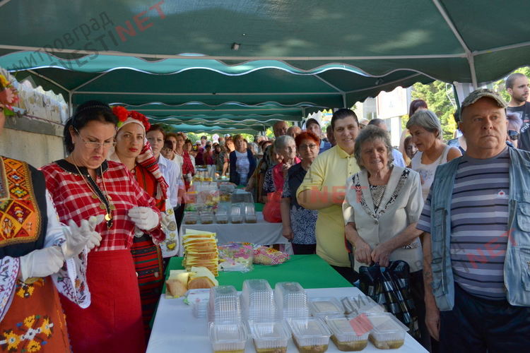 За 6-та поредна година курбан за димитровградчани раздаде кметът Димов