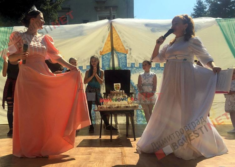 Вълшебна приказка, работилници и торта за малчуганите на Димитровград