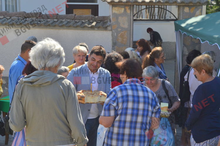 За 6-та поредна година курбан за димитровградчани раздаде кметът Димов