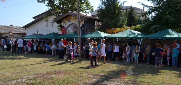 За 6-та поредна година курбан за димитровградчани раздаде кметът Димов