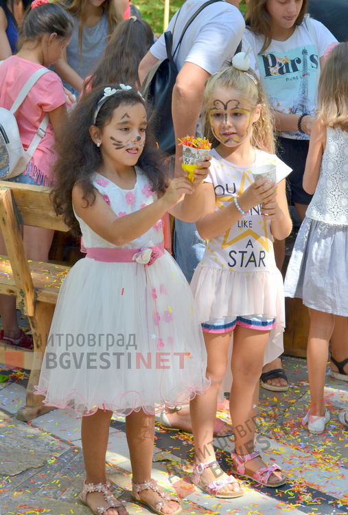 Вълшебна приказка, работилници и торта за малчуганите на Димитровград