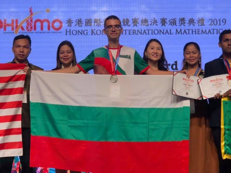 Нури Хасан  от Хасково със сребро на Математическата олимпиада в Хонг Конг