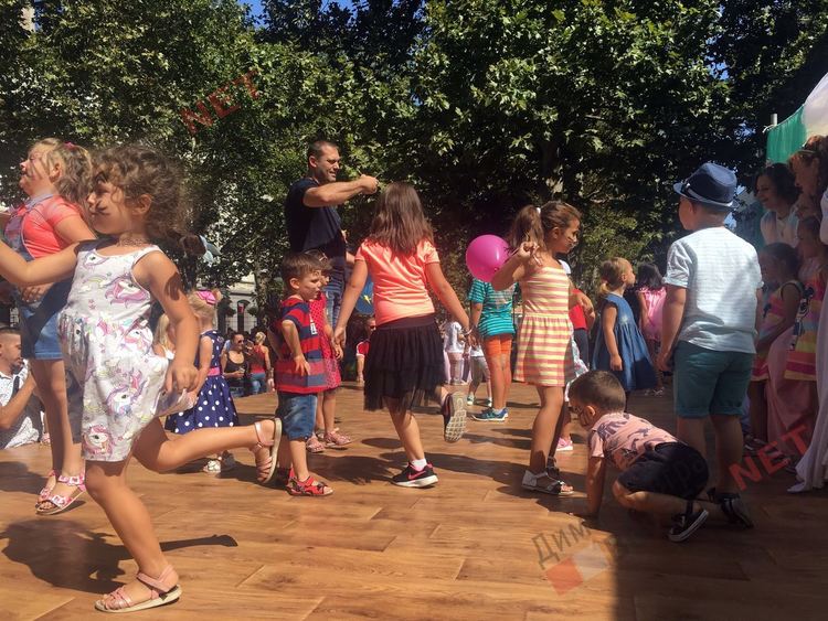 Вълшебна приказка, работилници и торта за малчуганите на Димитровград