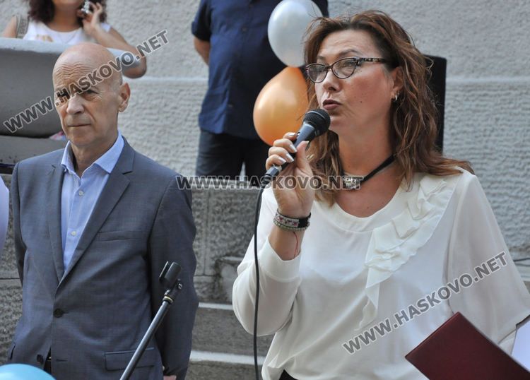 С водосвет и народна музика откриха учебната година в Спортното