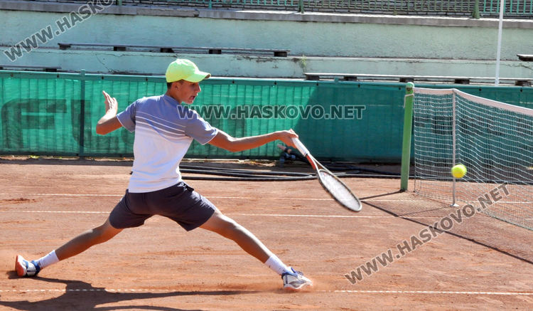 10 хасковски тенисисти спорят за трофея в Държавния турнир на "Юнак"