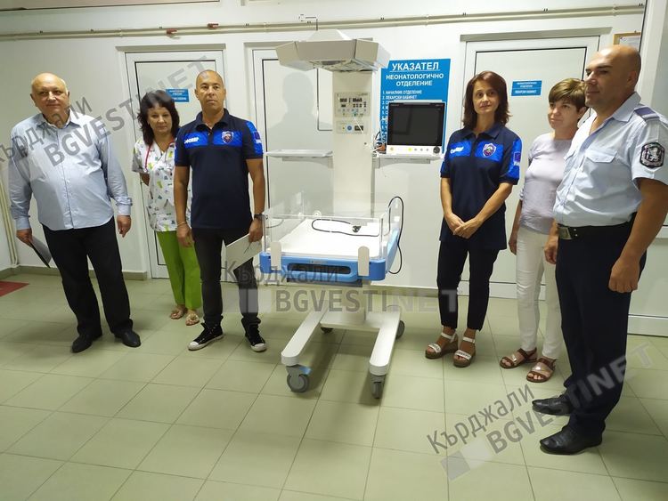 Реанимационна маса и монитор на стойност 8546 лева дариха полицаи на родилното отделение на болницата в Кърджали