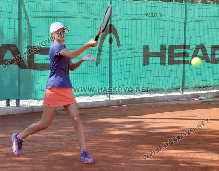 10 хасковски тенисисти спорят за трофея в Държавния турнир на "Юнак"