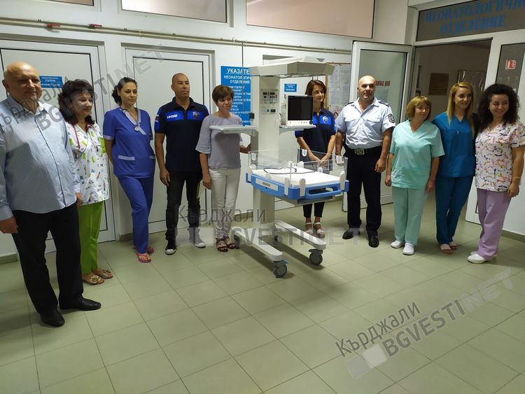 Реанимационна маса и монитор на стойност 8546 лева дариха полицаи на родилното отделение на болницата в Кърджали