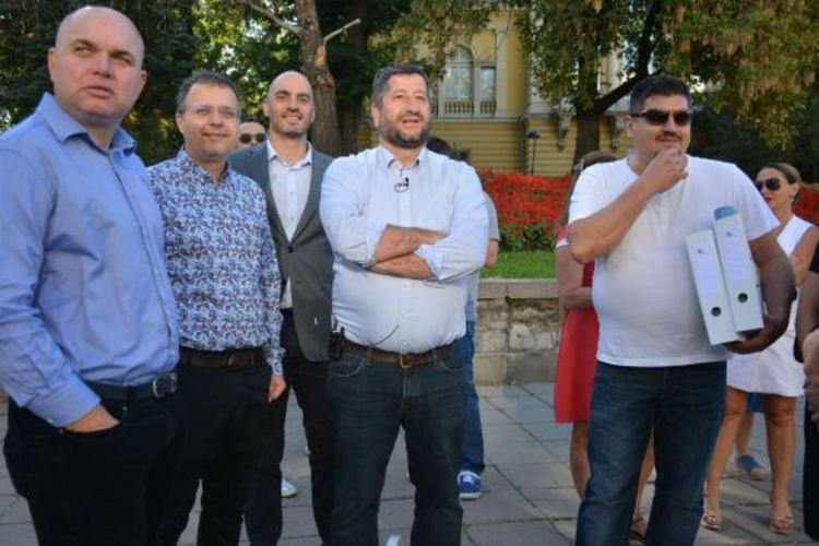 Демократична България се регистрира за вота на 27 октомври